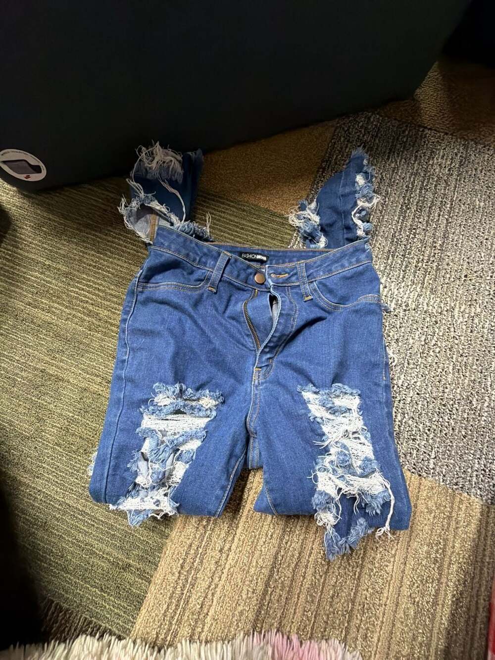 Fashion Nova Distressed Skinny Jeans Size 7(28)